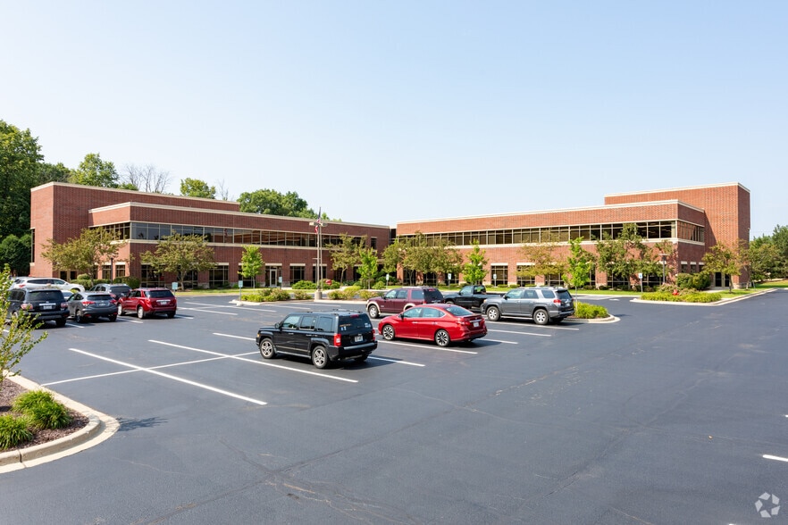 N19W23993 Ridgeview Pky, Waukesha, WI for sale - Building Photo - Image 2 of 10