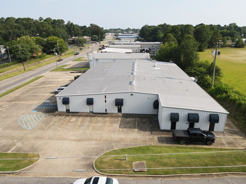 5700 Shirley Ln, Montgomery, AL à louer - Photo du bâtiment - Image 1 de 5