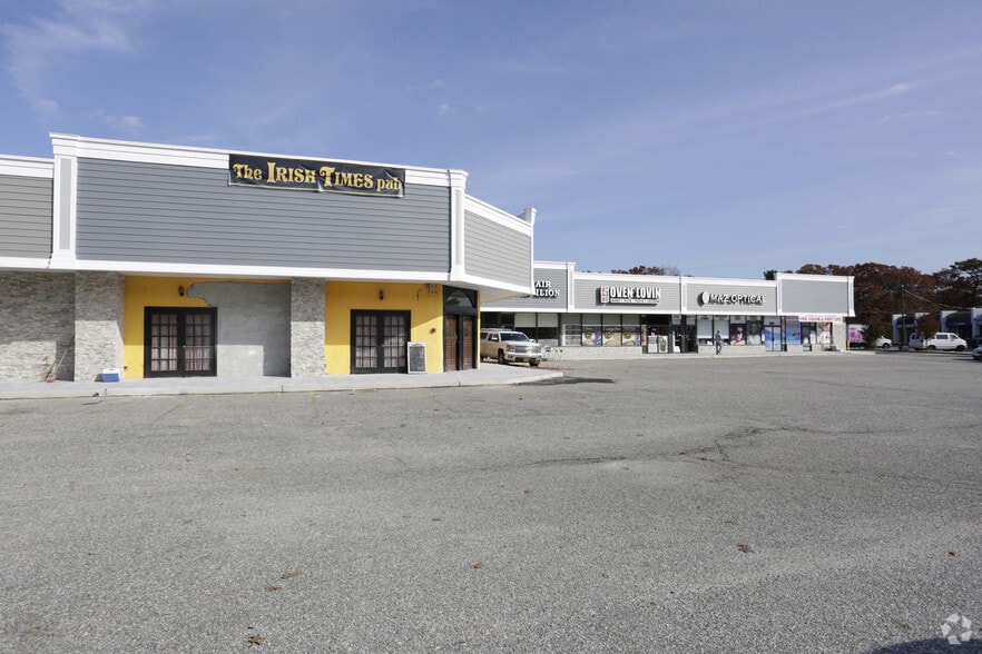 975 Main St, Holbrook, NY à louer - Photo principale - Image 1 de 7