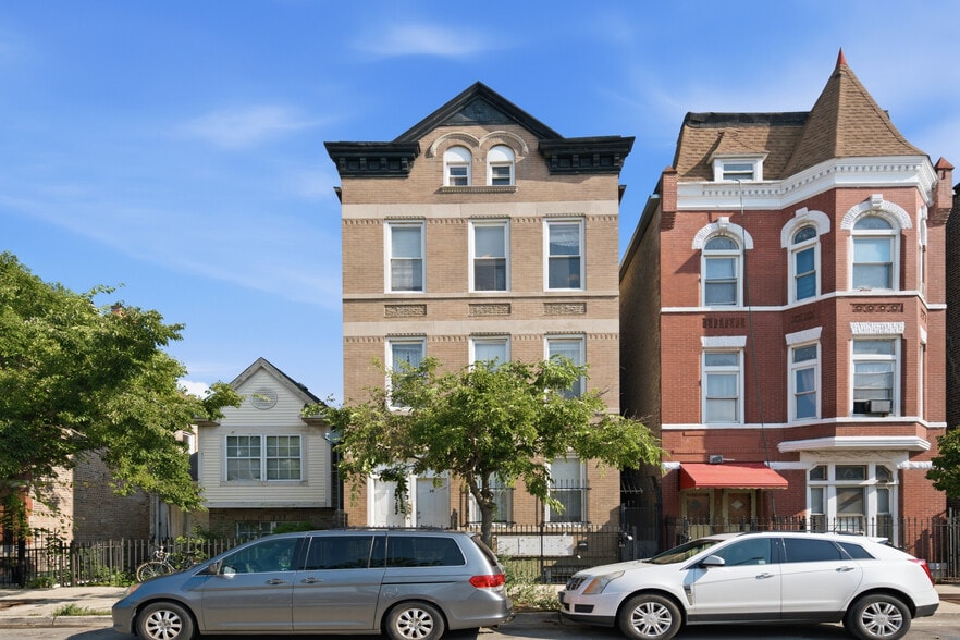 1334 W 18th Pl, Chicago, IL for sale - Primary Photo - Image 1 of 21