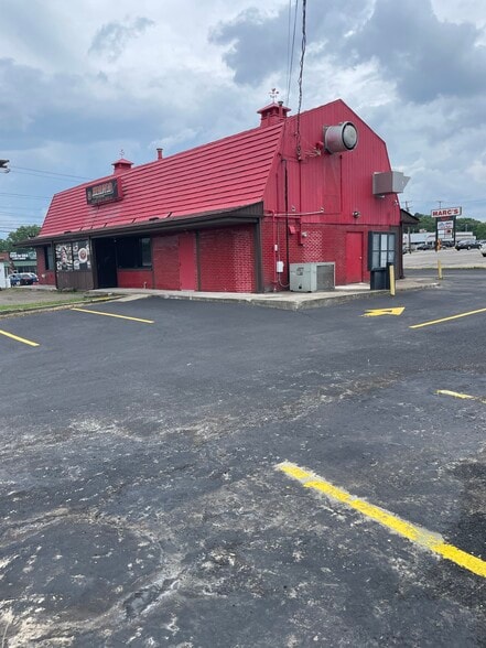 4777 Mahoning Ave, Youngstown, OH for sale - Building Photo - Image 1 of 19