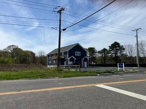 19 Kroemer Ave, Riverhead, NY à louer Photo intérieure- Image 2 de 2