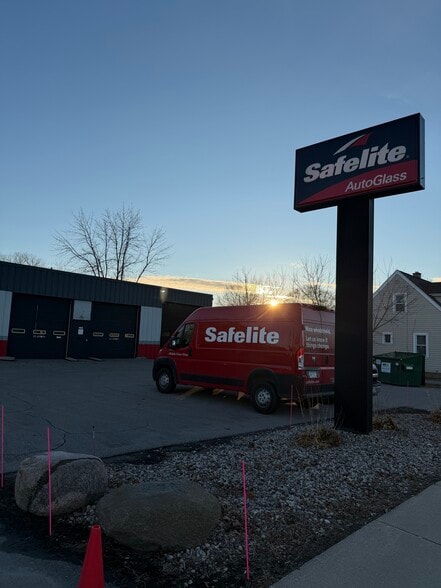 1619 W Wisconsin Ave, Appleton, WI for sale - Building Photo - Image 3 of 6