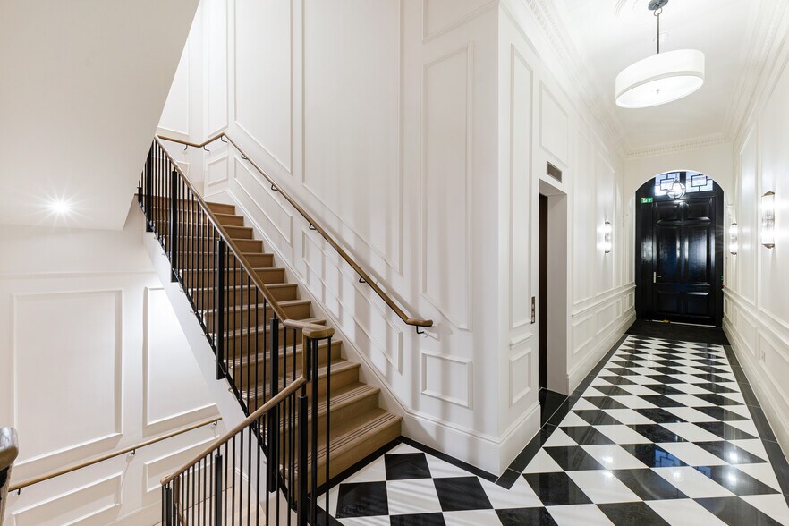 51 Sloane St, Londres à louer - Photo du bâtiment - Image 2 de 4