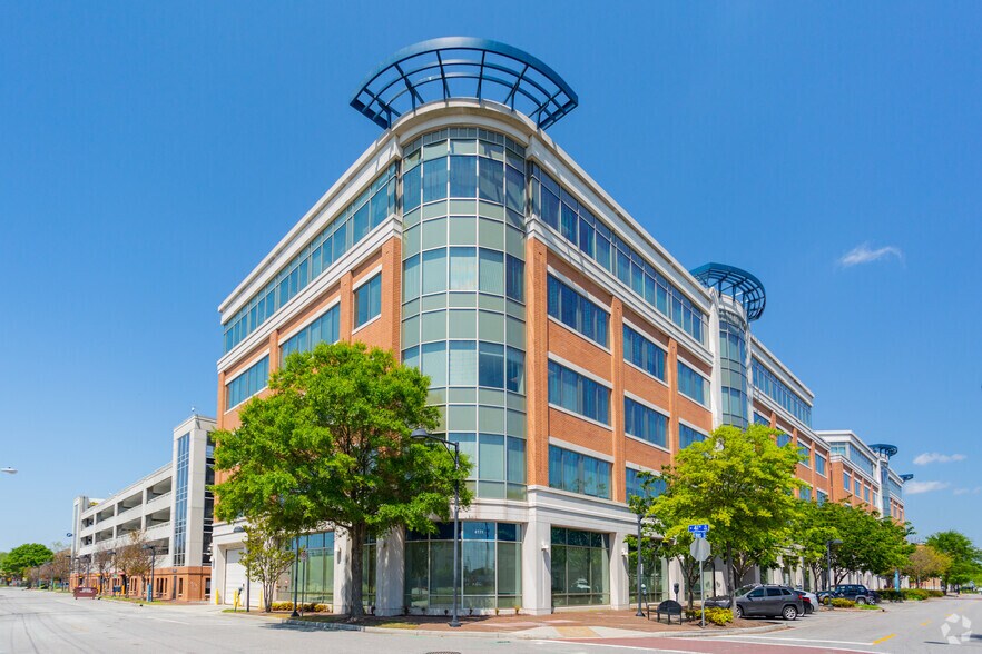 4111 Monarch Way, Norfolk, VA à louer - Photo du bâtiment - Image 2 de 12