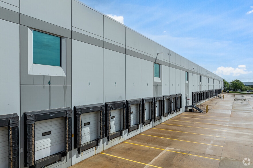 1290 Remington Blvd, Bolingbrook, IL for lease - Building Photo - Image 3 of 5