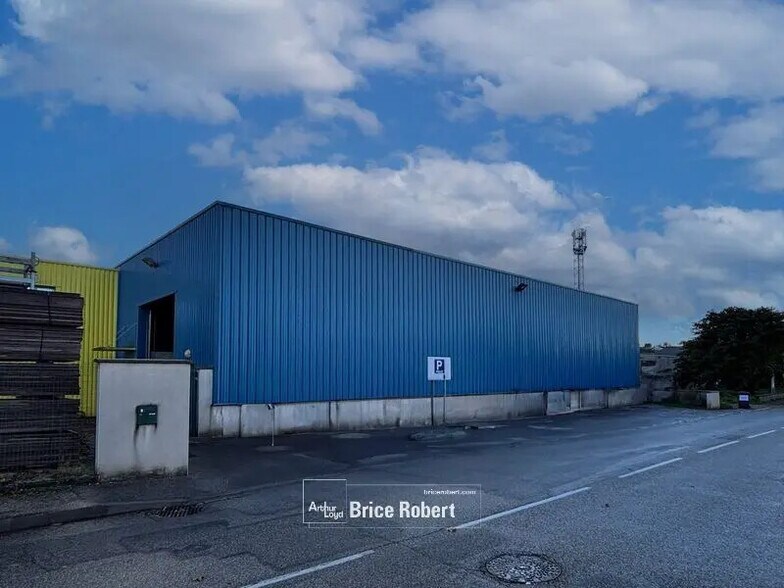 Flex in Charvieu-Chavagneux for sale - Building Photo - Image 2 of 9