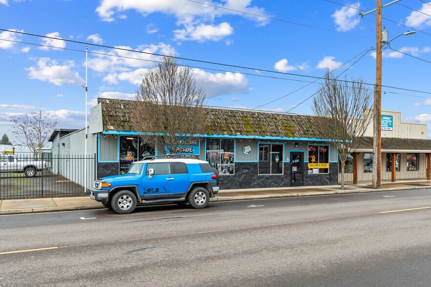 208 N Molalla Ave, Molalla, OR à vendre - Photo du bâtiment - Image 3 de 47
