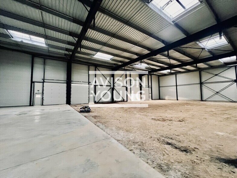 Flex in Louvres for sale - Building Photo - Image 2 of 13