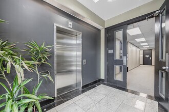 200 Matheson Blvd W, Mississauga, ON for lease Lobby- Image 2 of 9
