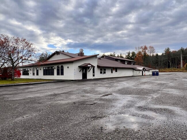Plus de détails pour 9501 State Route 13, Camden, NY - Commerce de détail à vendre