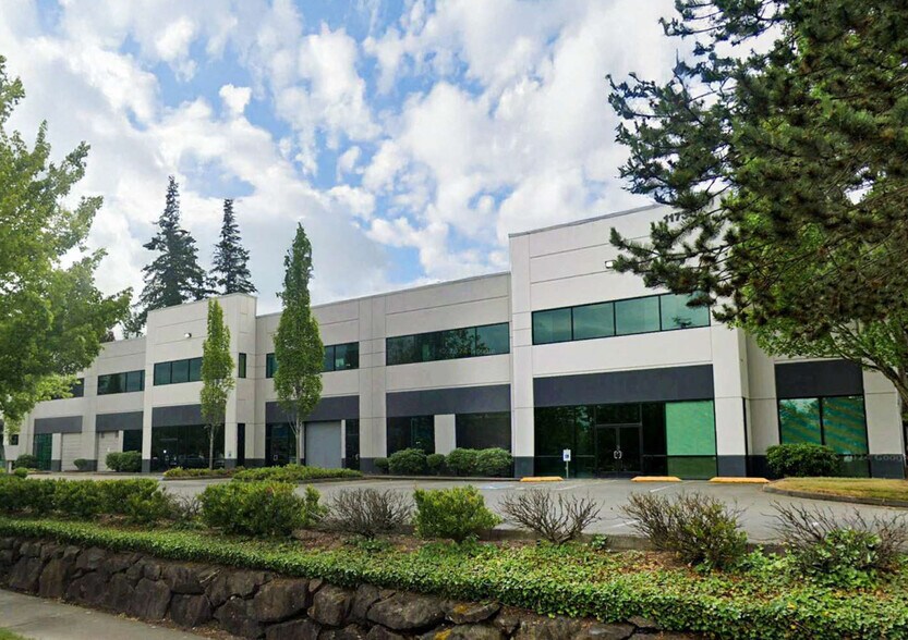 11730 118th Ave NE, Kirkland, WA à louer - Photo du bâtiment - Image 3 de 4