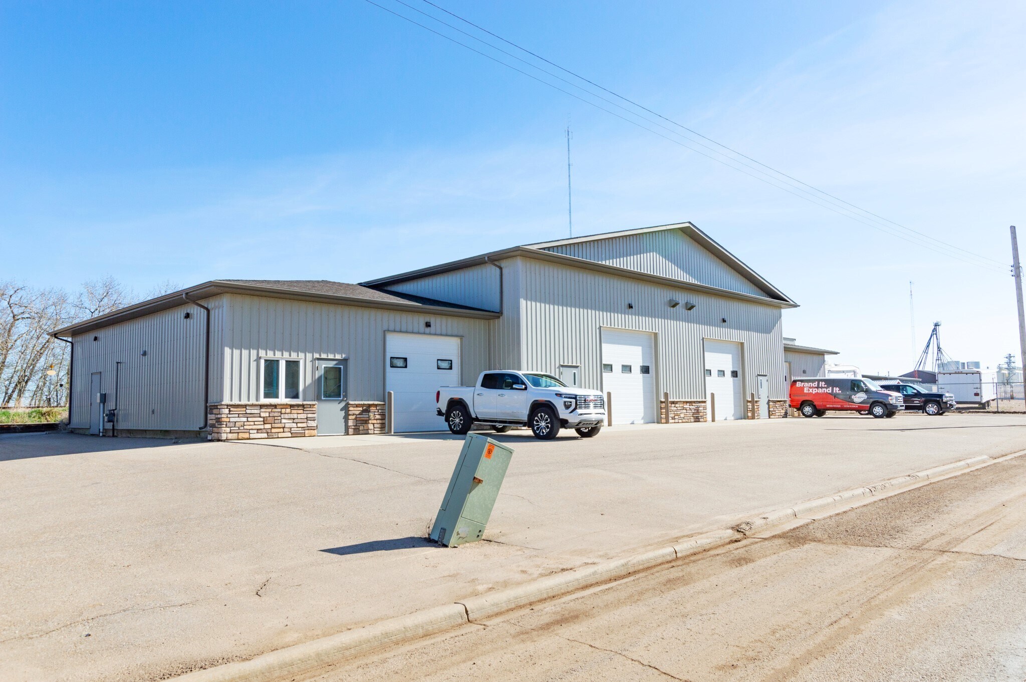 5306-5402 51 Av, Stettler, AB for sale Primary Photo- Image 1 of 1