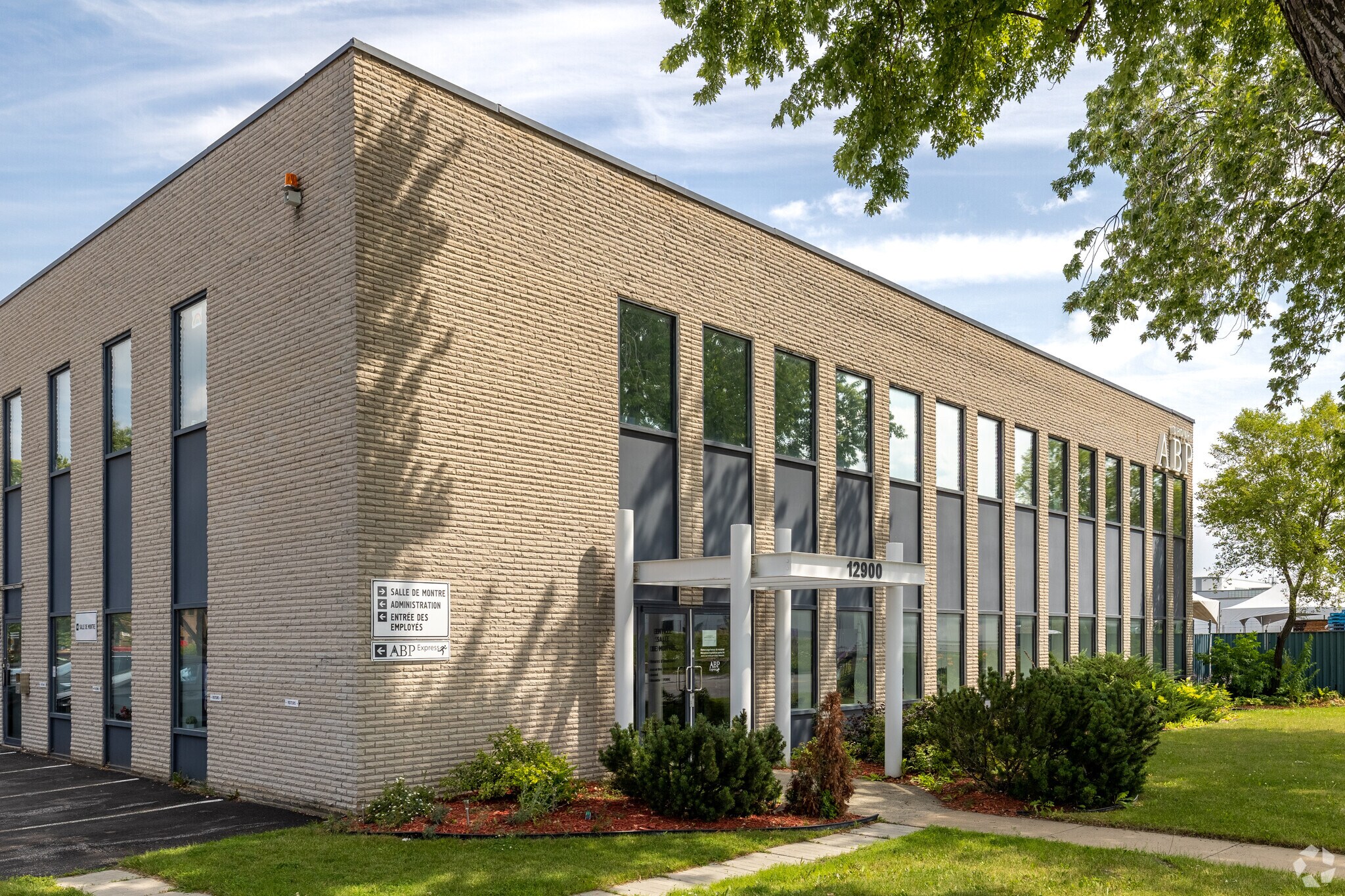 12900 Boul Industriel, Montréal, QC for sale Building Photo- Image 1 of 1
