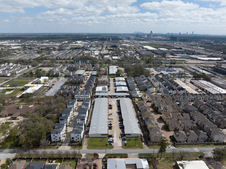 1330 Sherwood Forest St, Houston, TX for lease - Building Photo - Image 3 of 42