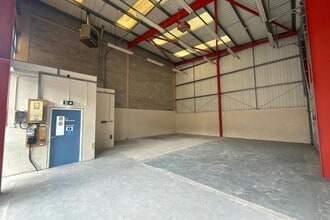 Woodside Rd, Swindon for lease Interior Photo- Image 1 of 2