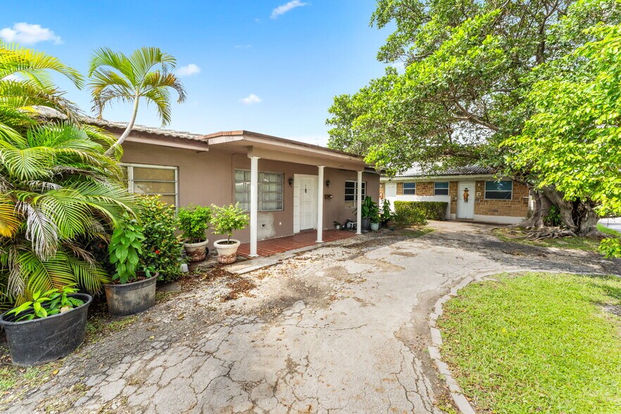 1490 Oakwood Dr, Miami Springs, FL à vendre - Photo du bâtiment - Image 2 de 23