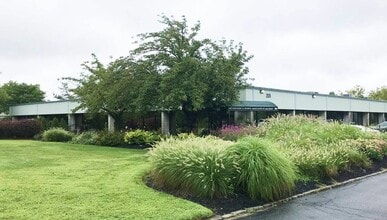 185-205 Froehlich Farm Blvd, Woodbury, NY for lease Building Photo- Image 1 of 3
