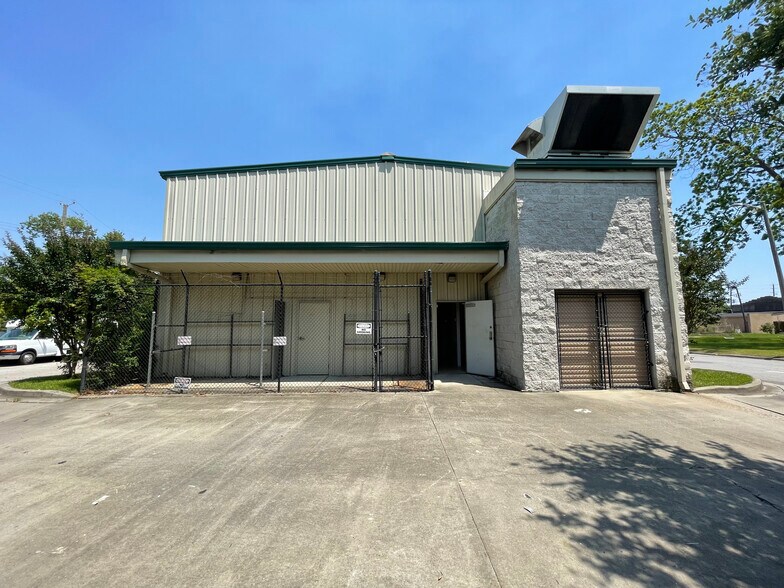 151 E Lathrop Ave, Savannah, GA à louer - Photo du bâtiment - Image 3 de 5