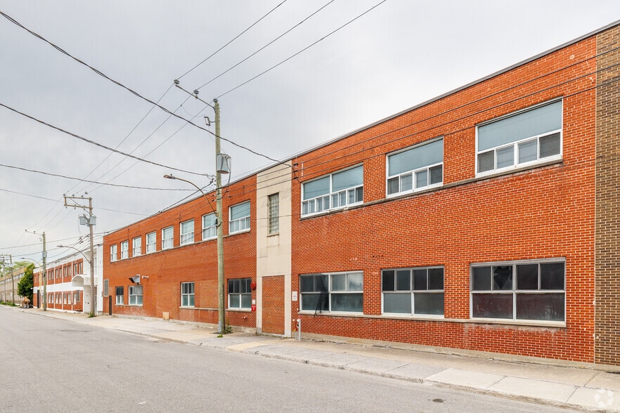 9735-9785 Rue Jeanne-Mance, Montréal, QC à vendre - Photo du bâtiment - Image 2 de 3