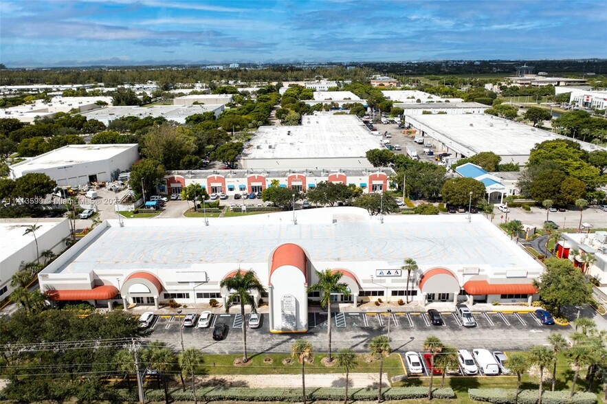 2100-2270 NW 87th Ave, Miami, FL for lease - Building Photo - Image 2 of 11