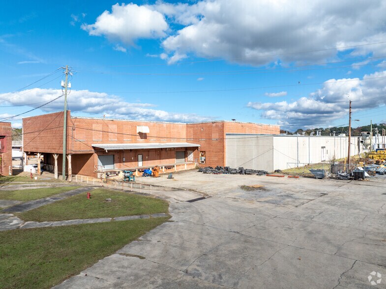 300 Rogers St, Barnesville, GA à vendre - Photo du bâtiment - Image 3 de 15