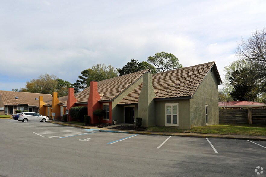 151 Mary Esther Blvd, Mary Esther, FL à vendre - Photo principale - Image 1 de 2