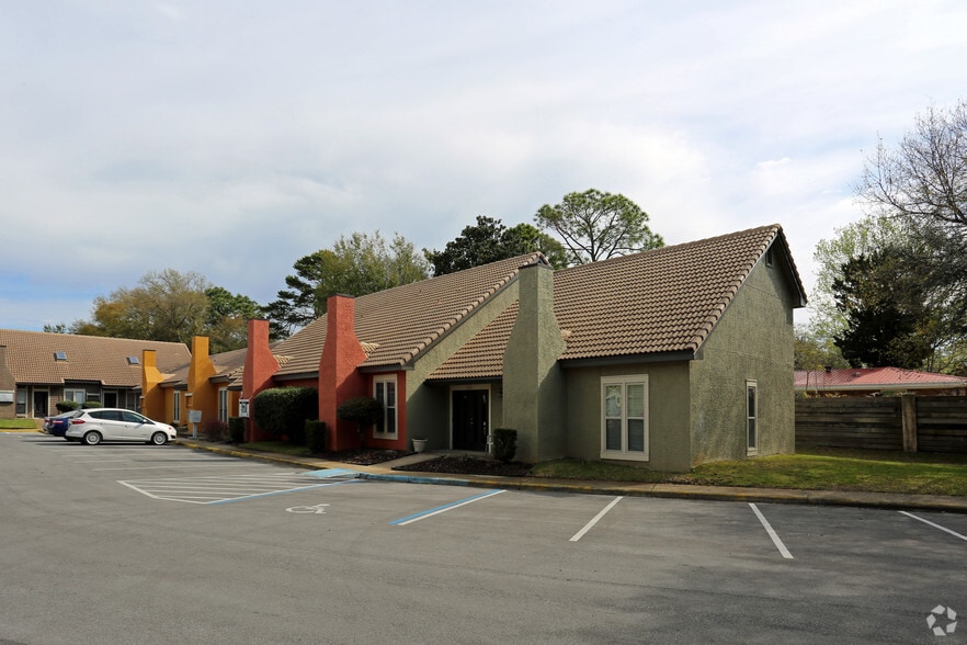 151 Mary Esther Blvd, Mary Esther, FL for sale - Primary Photo - Image 1 of 2