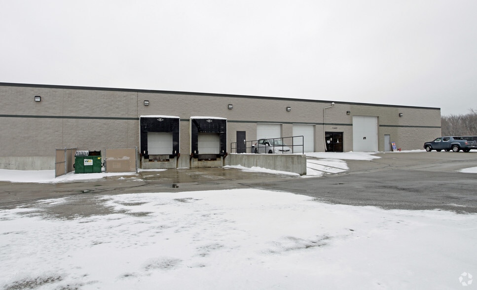 7265 S 1st St, Oak Creek, WI for lease - Building Photo - Image 2 of 3