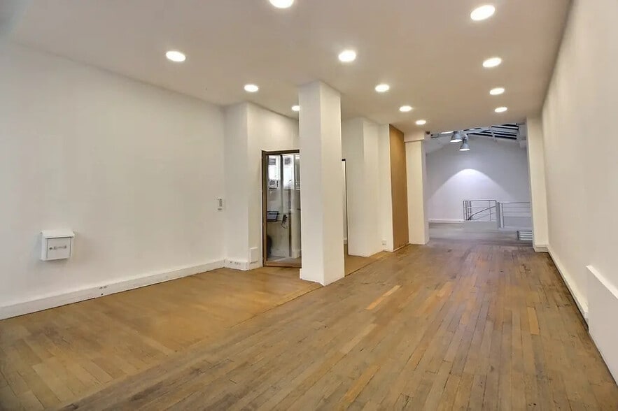 Bureau dans Paris à louer - Photo du bâtiment - Image 2 de 8