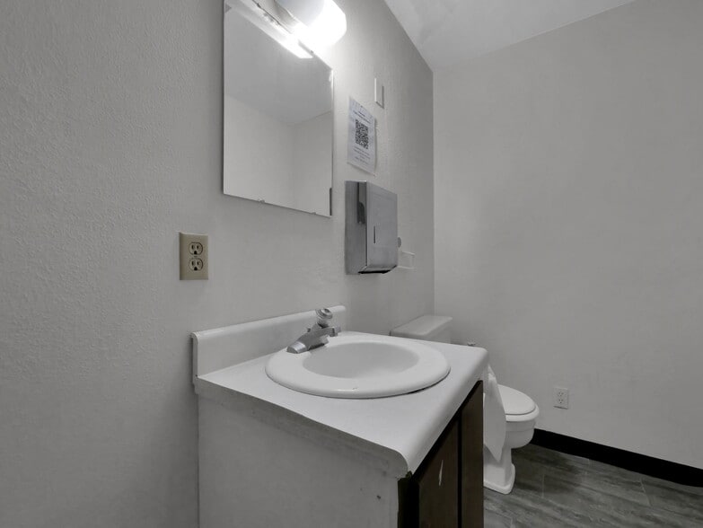 5075-5095 Westerville Rd, Columbus, OH for lease - Building Photo - Image 3 of 14