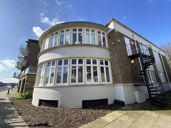 Lower Teddington Rd, Kingston Upon Thames à louer - Photo du bâtiment - Image 1 de 7