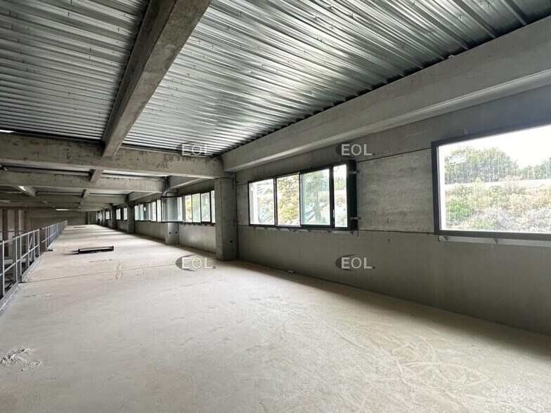 Flex in La Ciotat for lease - Interior Photo - Image 3 of 8