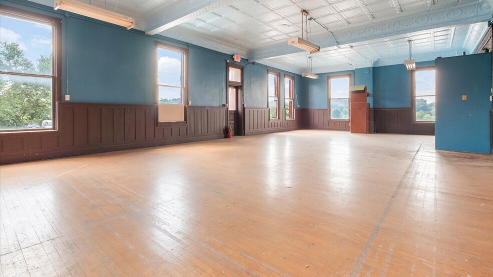 622 Wheeling Ave, Cambridge, OH à vendre - Photo du bâtiment - Image 2 de 11