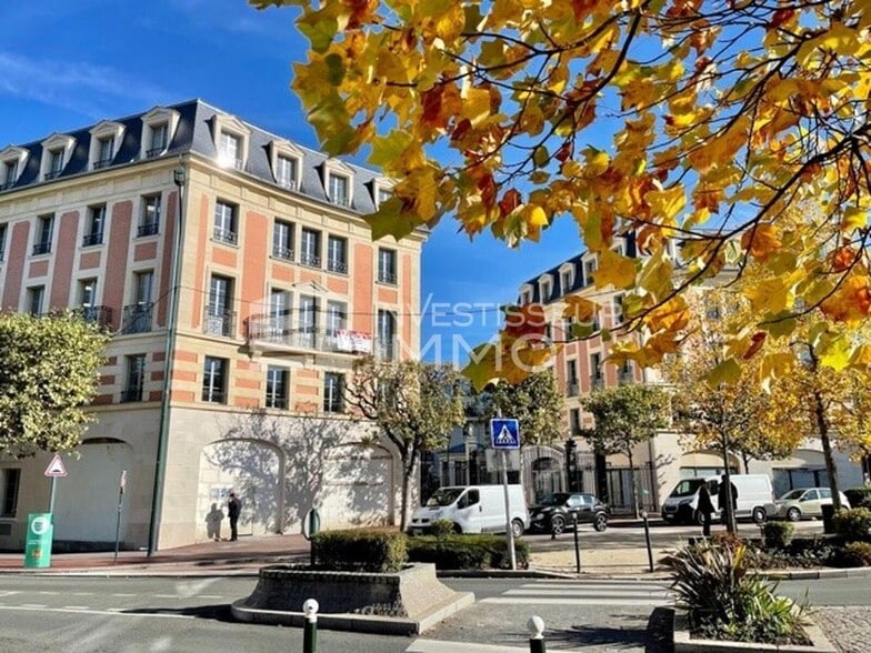 Office in Le Raincy for lease - Building Photo - Image 3 of 8