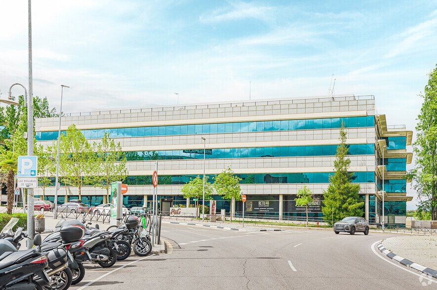 Avenida de Bruselas, 24, Alcobendas, Madrid for lease - Building Photo - Image 2 of 3
