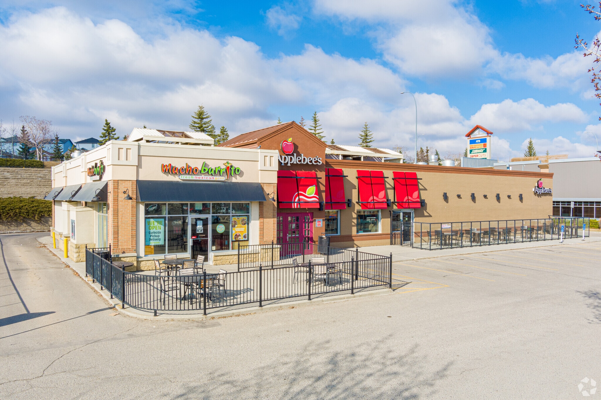 388 NE Country Hill Blvd, Calgary, AB for lease Primary Photo- Image 1 of 5