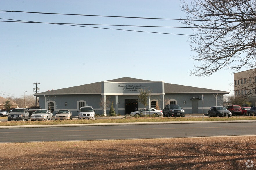 7430 Barlite Blvd, San Antonio, TX à louer - Photo du bâtiment - Image 2 de 6