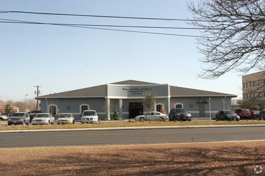 7430 Barlite Blvd, San Antonio, TX à louer - Photo du bâtiment - Image 2 de 6