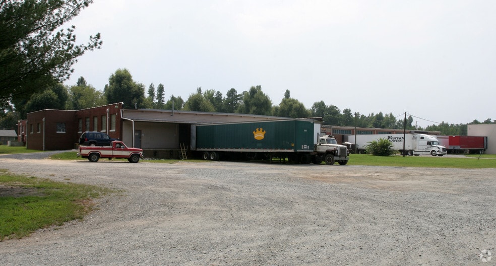 312 W Luther Ave, Liberty, NC for sale - Building Photo - Image 3 of 9