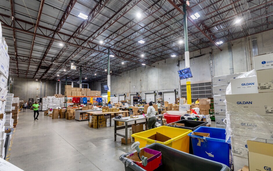 3001 Center Port Cir, Pompano Beach, FL à vendre - Photo intérieure - Image 3 de 6