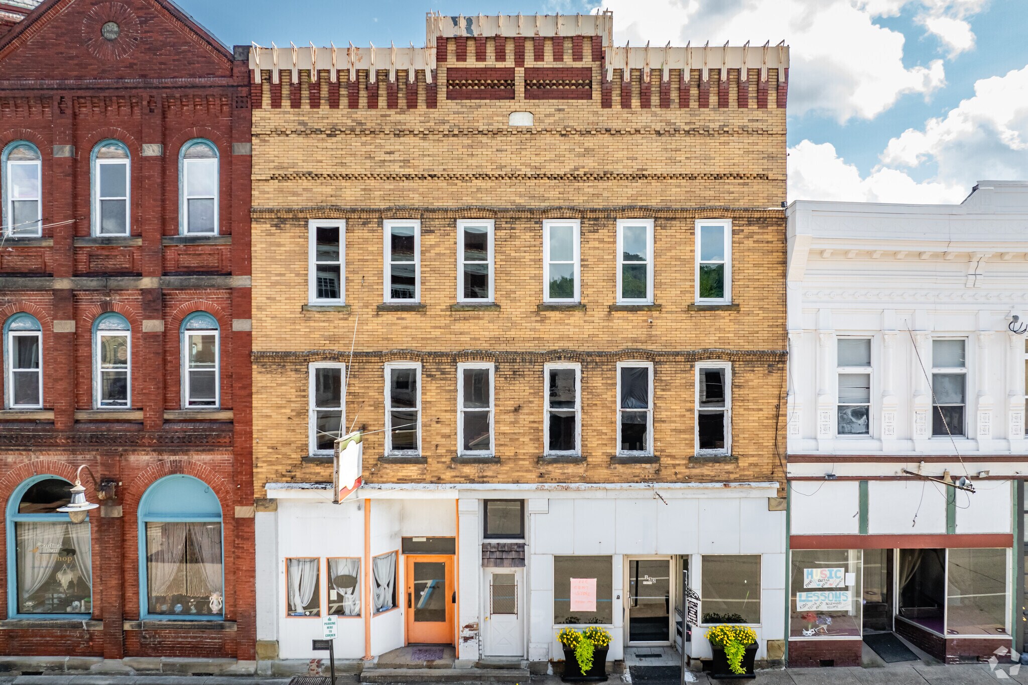 132 Main Ave, Weston, WV à louer Photo principale- Image 1 de 5