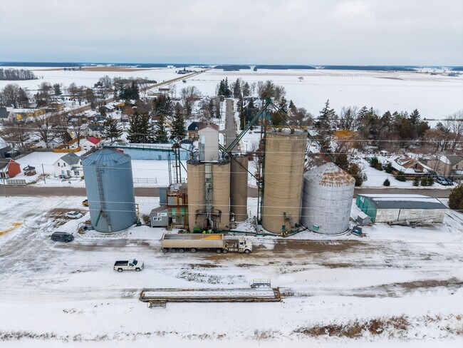 Plus de détails pour 6517 James St, Inwood, ON - Industriel à vendre