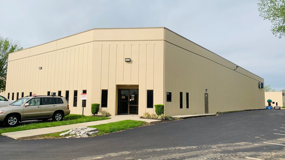 977-997 Senate Dr, Centerville, OH for lease - Building Photo - Image 2 of 3