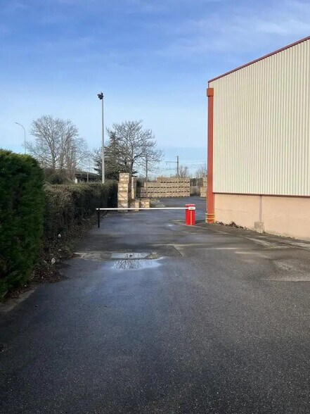 Flex dans Mions à louer - Photo du bâtiment - Image 2 de 13