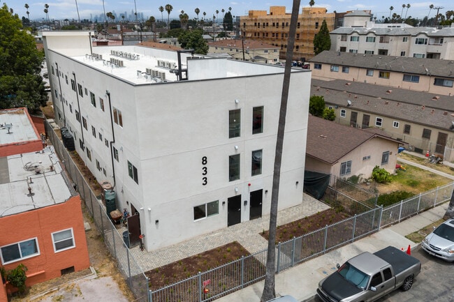 More details for 833 W 84th St, Los Angeles, CA - Multifamily for Auction