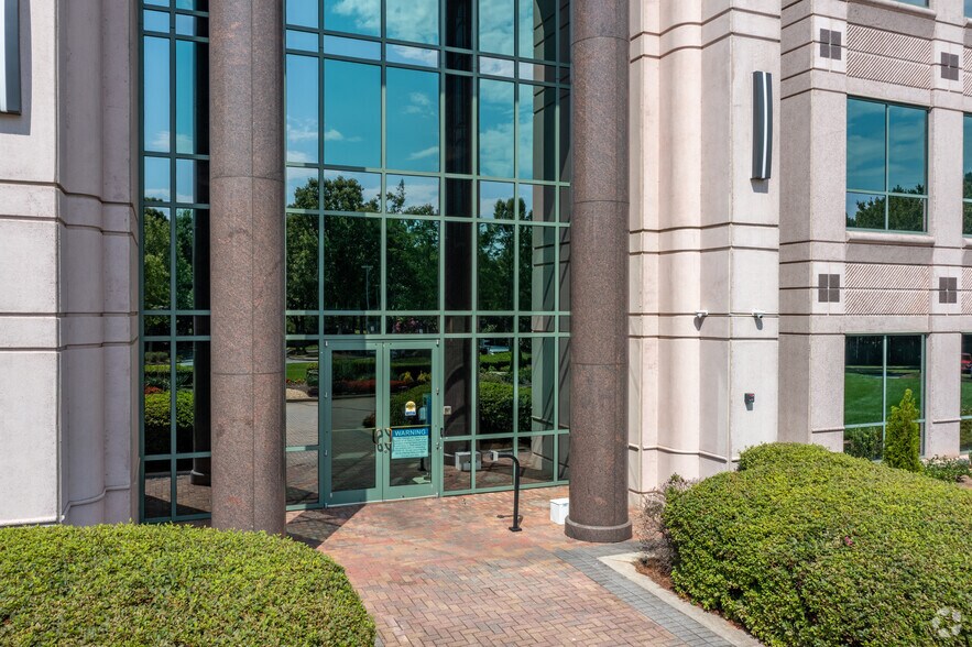 11315 Johns Creek Pky, Duluth, GA à louer - Photo du bâtiment - Image 3 de 10