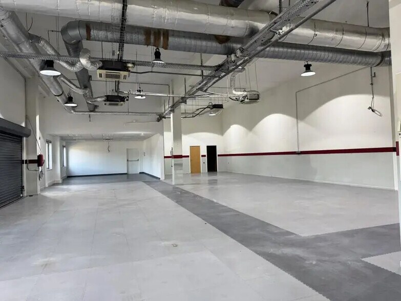 Flex dans Nanterre à louer - Photo du bâtiment - Image 1 de 13