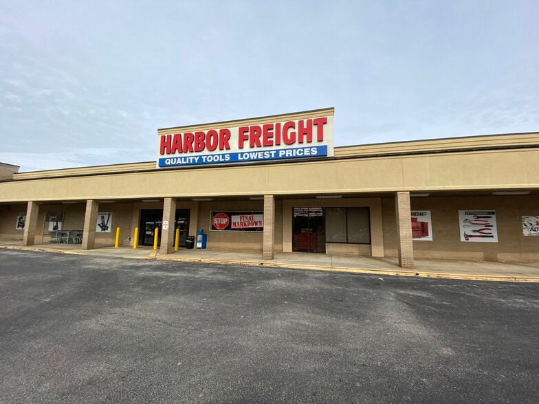 299 Commerce Ave, Lagrange, GA à louer - Photo du bâtiment - Image 2 de 5