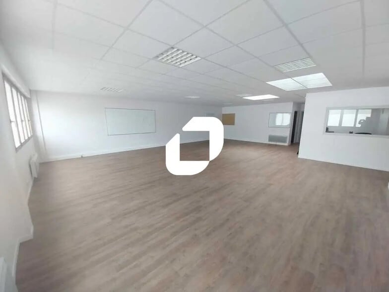 18 Rue De La Grosse Pierre, Vernouillet for lease - Building Photo - Image 2 of 30